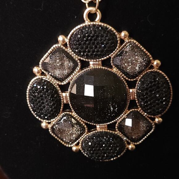 1990s Vintage Black & Gold-Tone Filigree Pendant Necklace - Picture 9 of 10